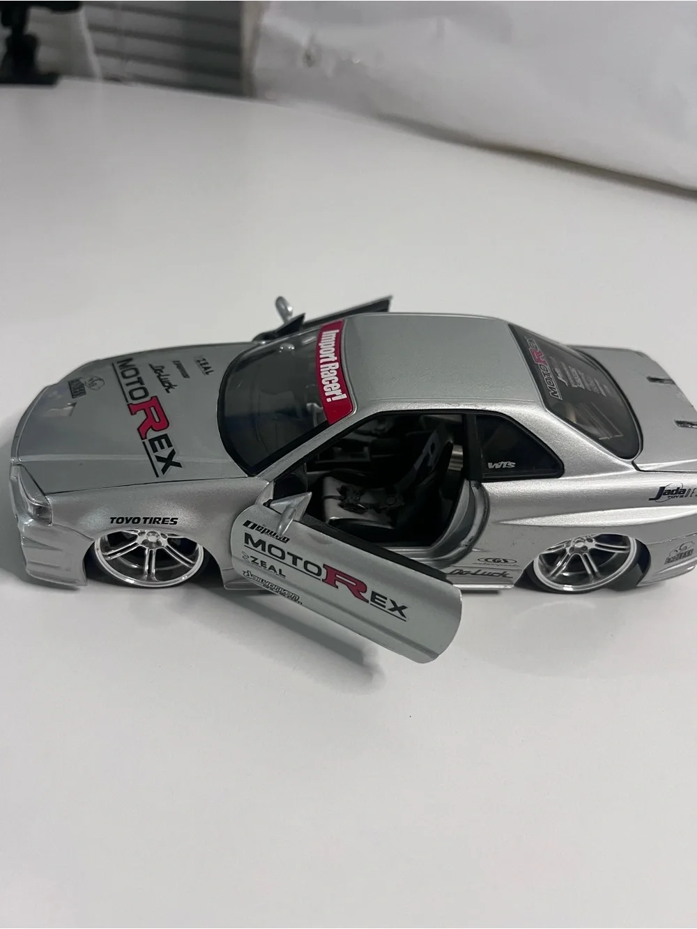 Nissan Skyline GT-R R34 Import Racer MotoRex Diecast 1:18 Escala - Coleccionable